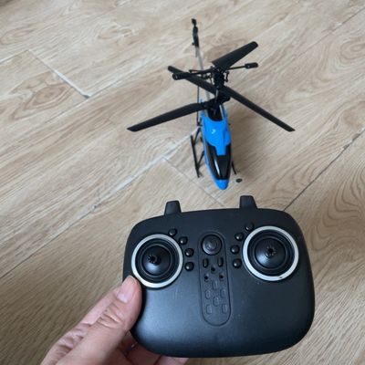Helicóptero de retención de altura distancia remota 15M HUGTEC 402-C Girar izquierda-derecha Helicóptero juguete de vuelo hacia adelante-atrás
